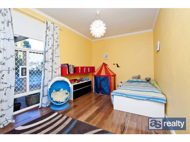 25 Collingwood St, Dianella WA 6059