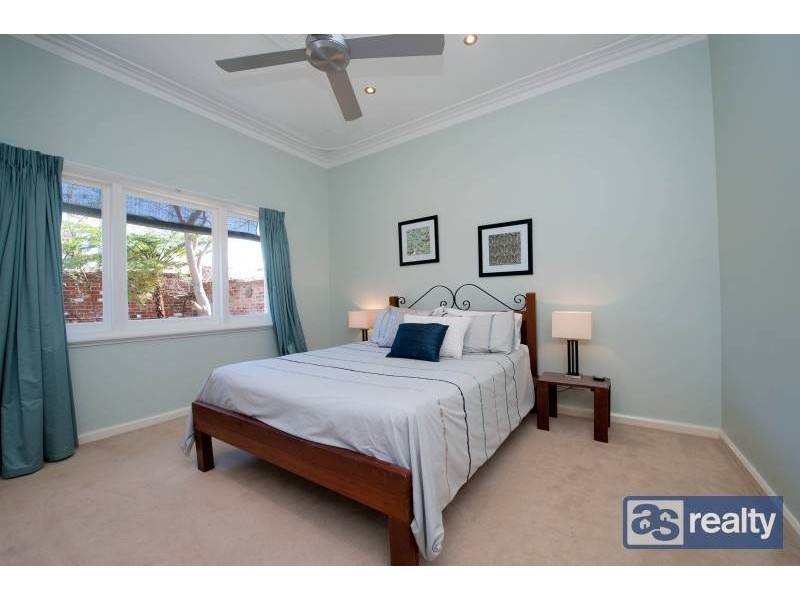 14 Beechboro Rd South, Bayswater WA 6053