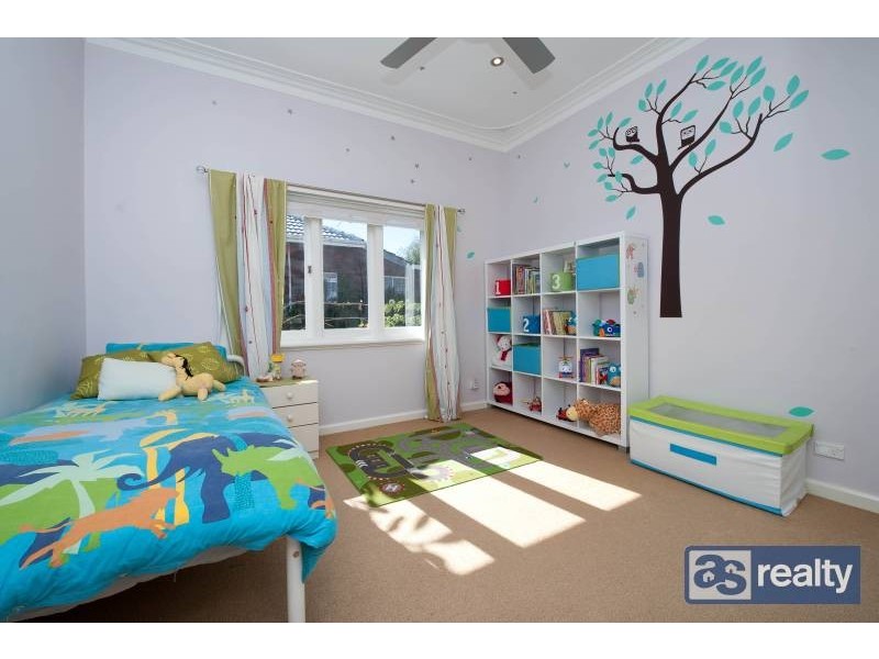 14 Beechboro Rd South, Bayswater WA 6053