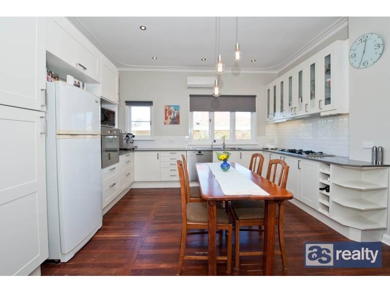 14 Beechboro Rd South, Bayswater WA 6053