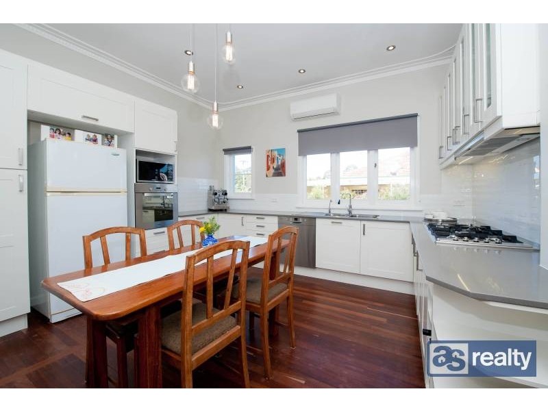 14 Beechboro Rd South, Bayswater WA 6053