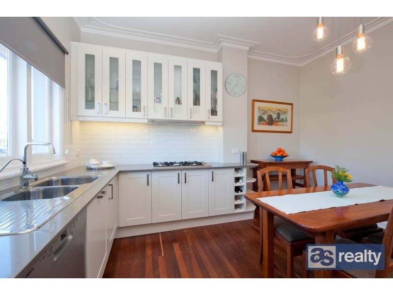 14 Beechboro Rd South, Bayswater WA 6053