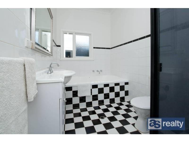 14 Beechboro Rd South, Bayswater WA 6053