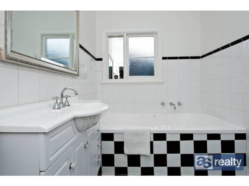 14 Beechboro Rd South, Bayswater WA 6053