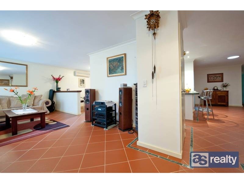 2 Padbury Court, Eden Hill WA 6054