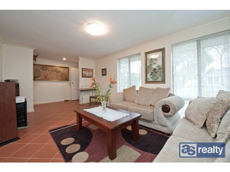 2 Padbury Court, Eden Hill WA 6054