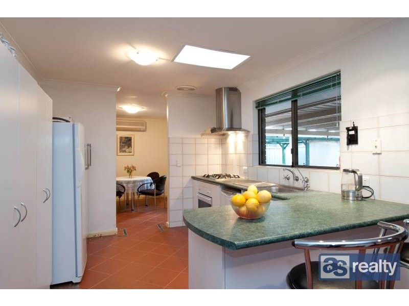 2 Padbury Court, Eden Hill WA 6054