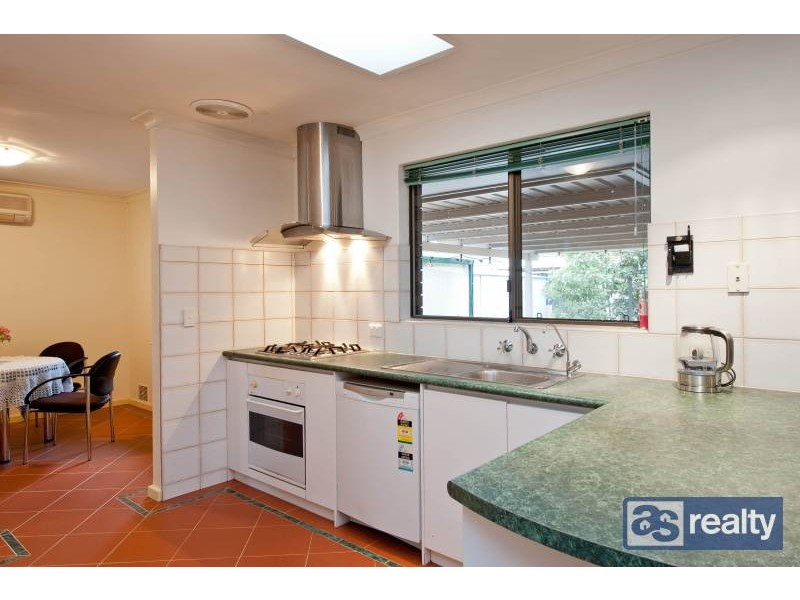 2 Padbury Court, Eden Hill WA 6054