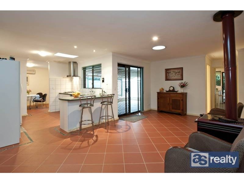 2 Padbury Court, Eden Hill WA 6054