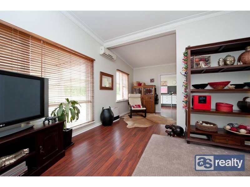 12 Sproxton Way, Embleton WA 6062