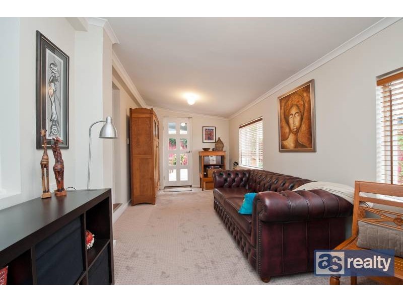 12 Sproxton Way, Embleton WA 6062