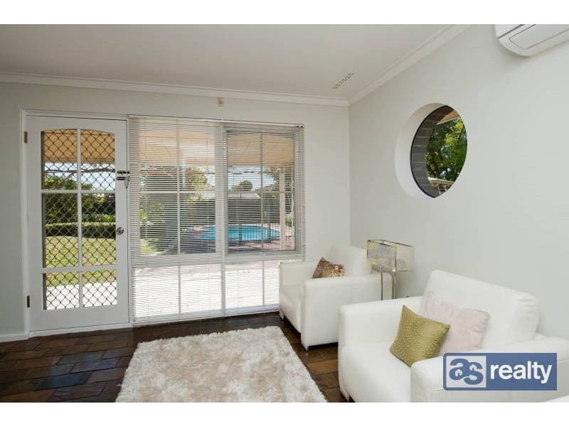 25 Glover Street, Dianella WA 6059