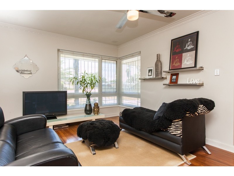 B/8 Cameron Street, Embleton WA 6062