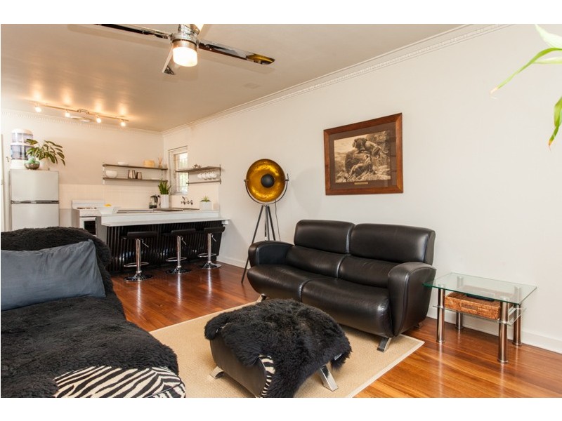 B/8 Cameron Street, Embleton WA 6062