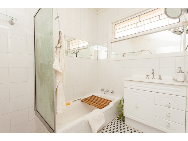 B/8 Cameron Street, Embleton WA 6062