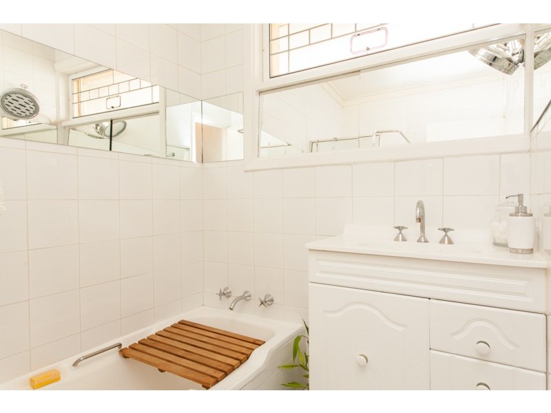 B/8 Cameron Street, Embleton WA 6062