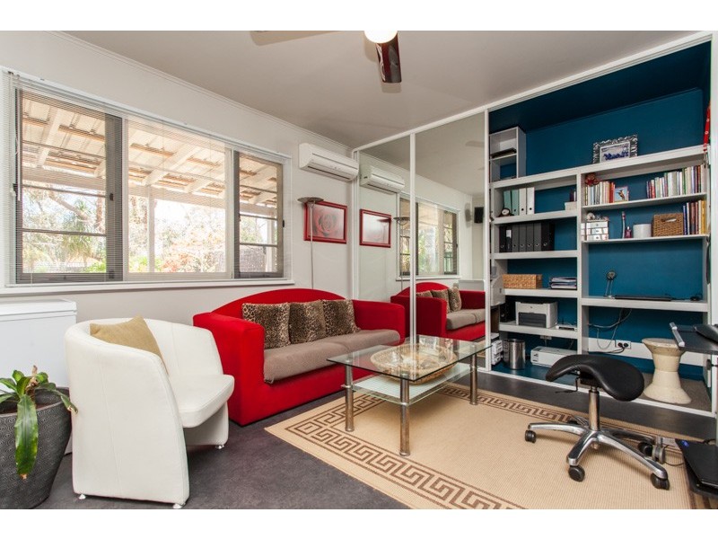 B/8 Cameron Street, Embleton WA 6062