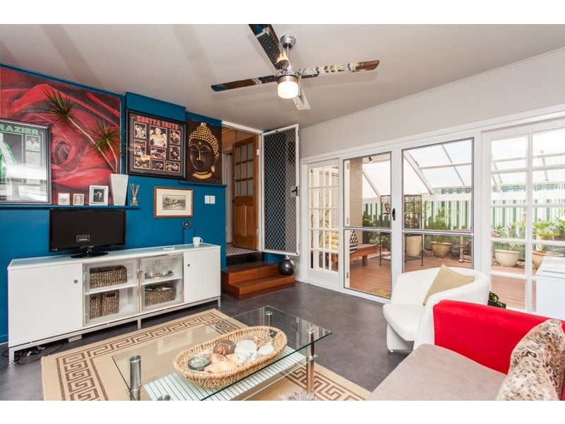 B/8 Cameron Street, Embleton WA 6062