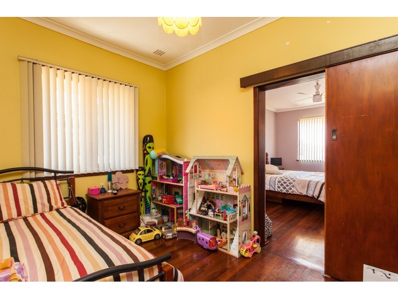 15 Mallion Street, Embleton WA 6062