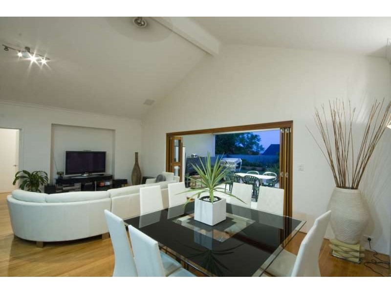 8 Mallion Street, Embleton WA 6062