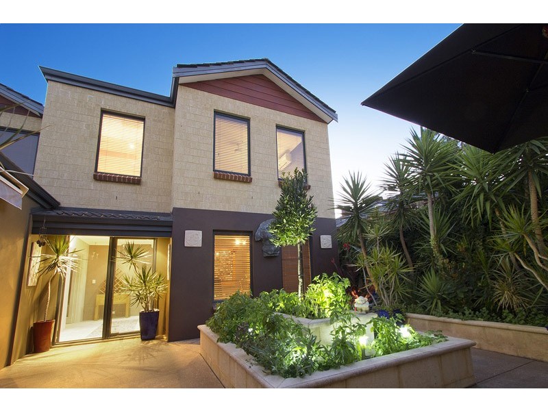 17 Whatley Crs, Bayswater WA 6053