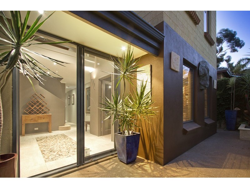 17 Whatley Crs, Bayswater WA 6053