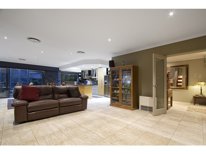 17 Whatley Crs, Bayswater WA 6053