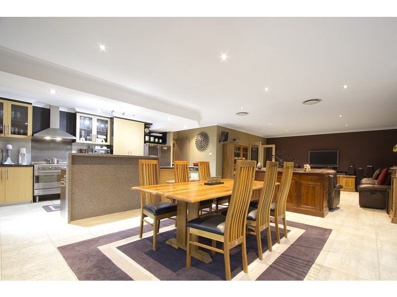 17 Whatley Crs, Bayswater WA 6053