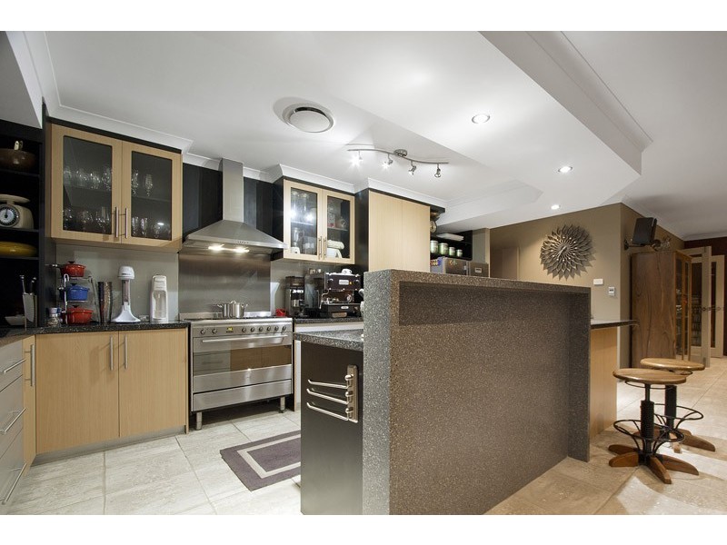 17 Whatley Crs, Bayswater WA 6053