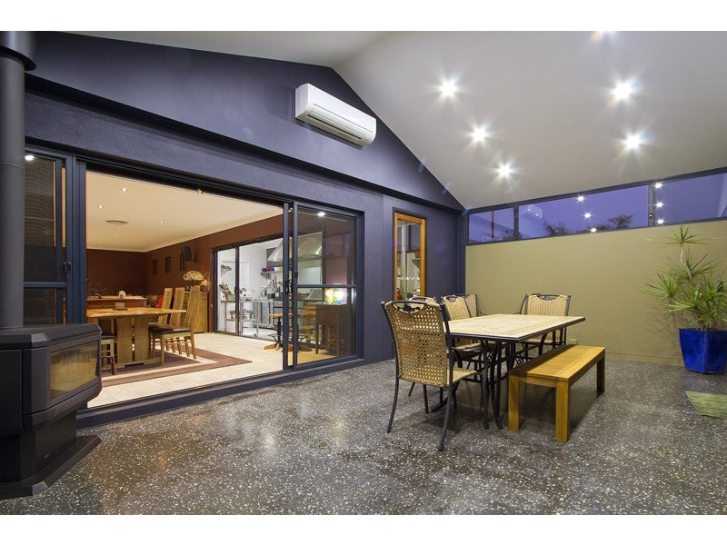 17 Whatley Crs, Bayswater WA 6053