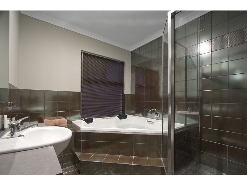 17 Whatley Crs, Bayswater WA 6053