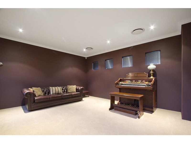 17 Whatley Crs, Bayswater WA 6053