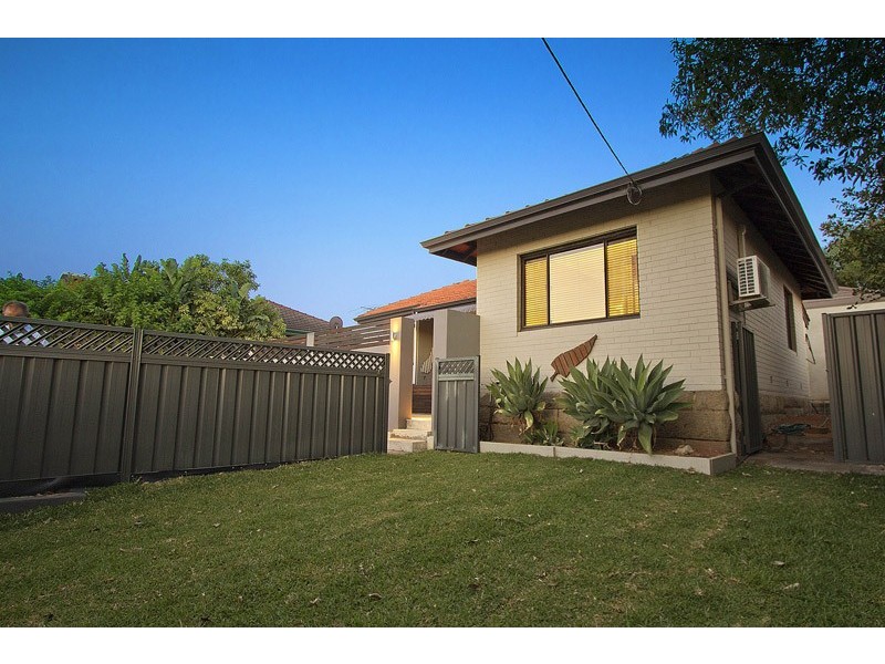 4 Mallion Street, Embleton WA 6062