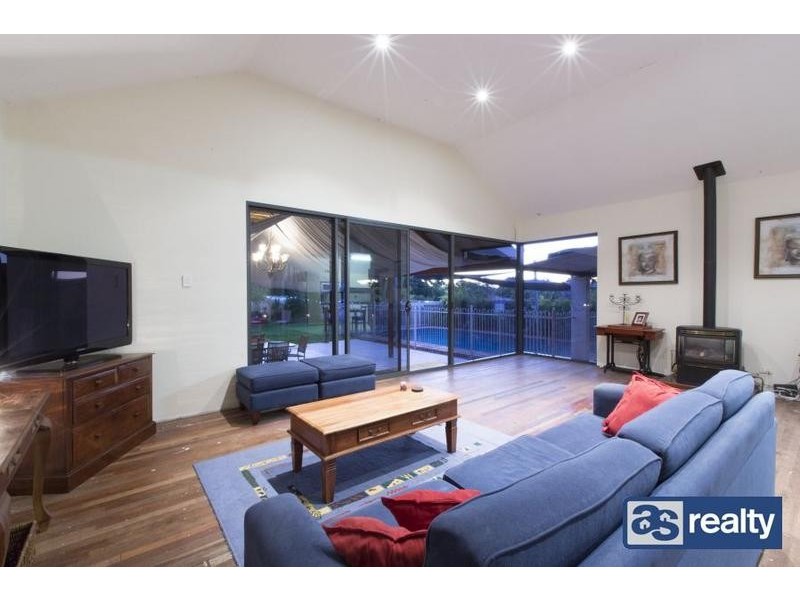 32 Sanderson Street, Embleton WA 6062