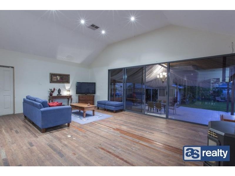 32 Sanderson Street, Embleton WA 6062