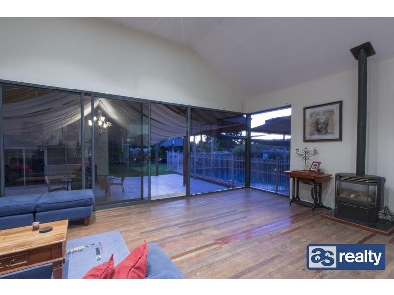 32 Sanderson Street, Embleton WA 6062