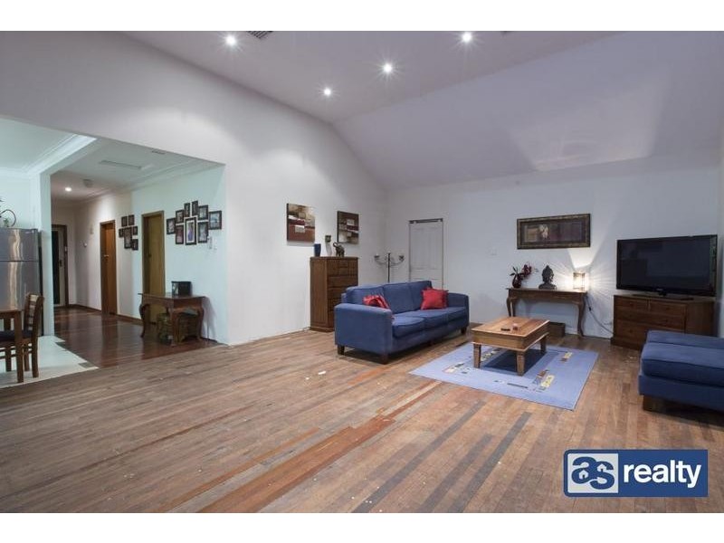 32 Sanderson Street, Embleton WA 6062