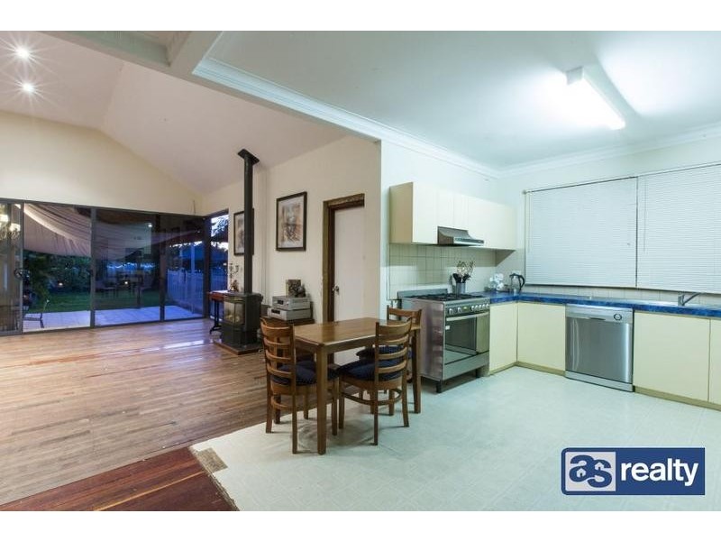 32 Sanderson Street, Embleton WA 6062