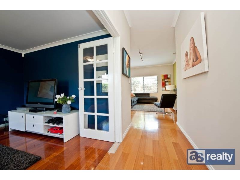 10 Sanderson Street, Embleton WA 6062