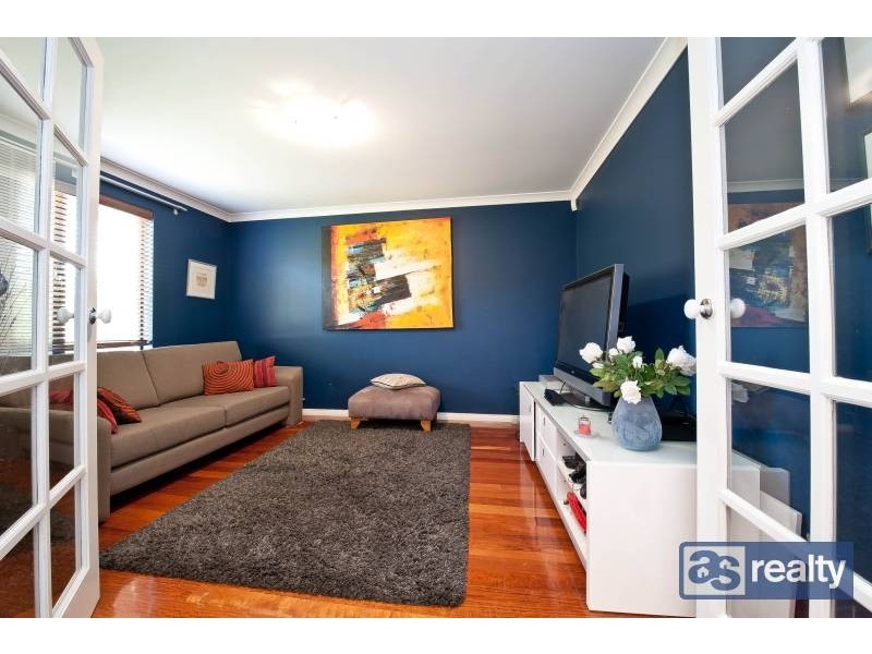 10 Sanderson Street, Embleton WA 6062