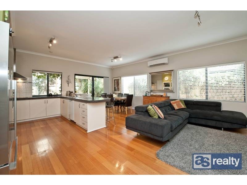 10 Sanderson Street, Embleton WA 6062