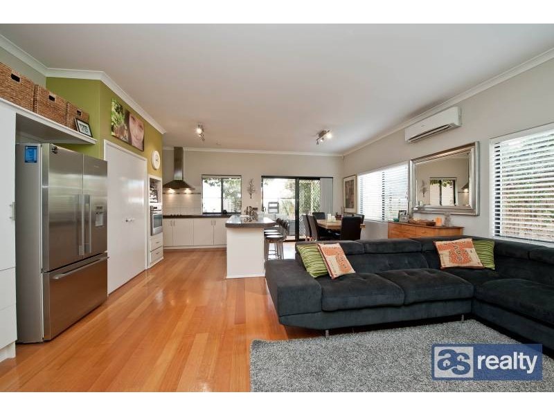 10 Sanderson Street, Embleton WA 6062