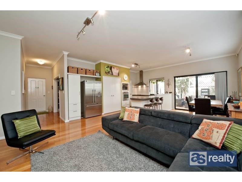 10 Sanderson Street, Embleton WA 6062