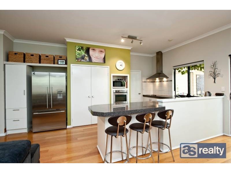 10 Sanderson Street, Embleton WA 6062