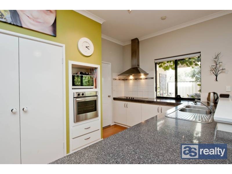 10 Sanderson Street, Embleton WA 6062