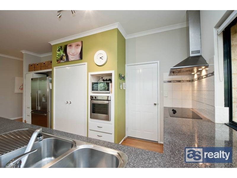 10 Sanderson Street, Embleton WA 6062