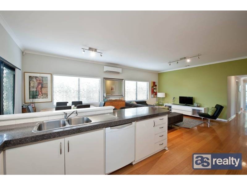 10 Sanderson Street, Embleton WA 6062