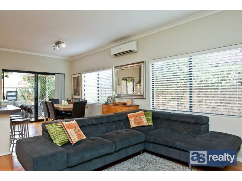 10 Sanderson Street, Embleton WA 6062