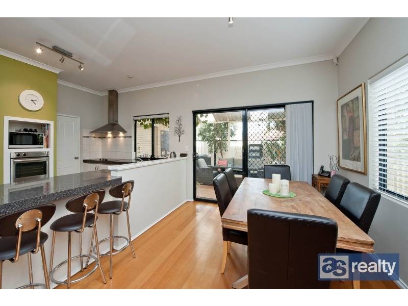 10 Sanderson Street, Embleton WA 6062