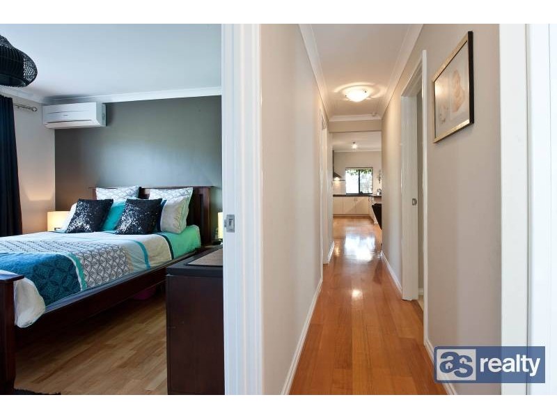 10 Sanderson Street, Embleton WA 6062